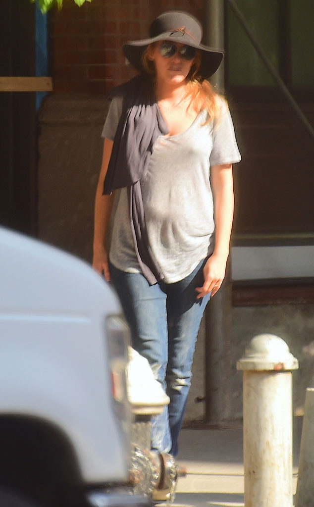 Blake Lively And Ryan Reynolds Apartment Hunt In New York City E News Embargoed Until 6 2 8 30pm Pst Blake Lively Ryan Reynolds